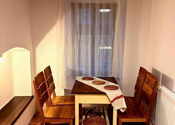 Hanul Rosu * Brassó